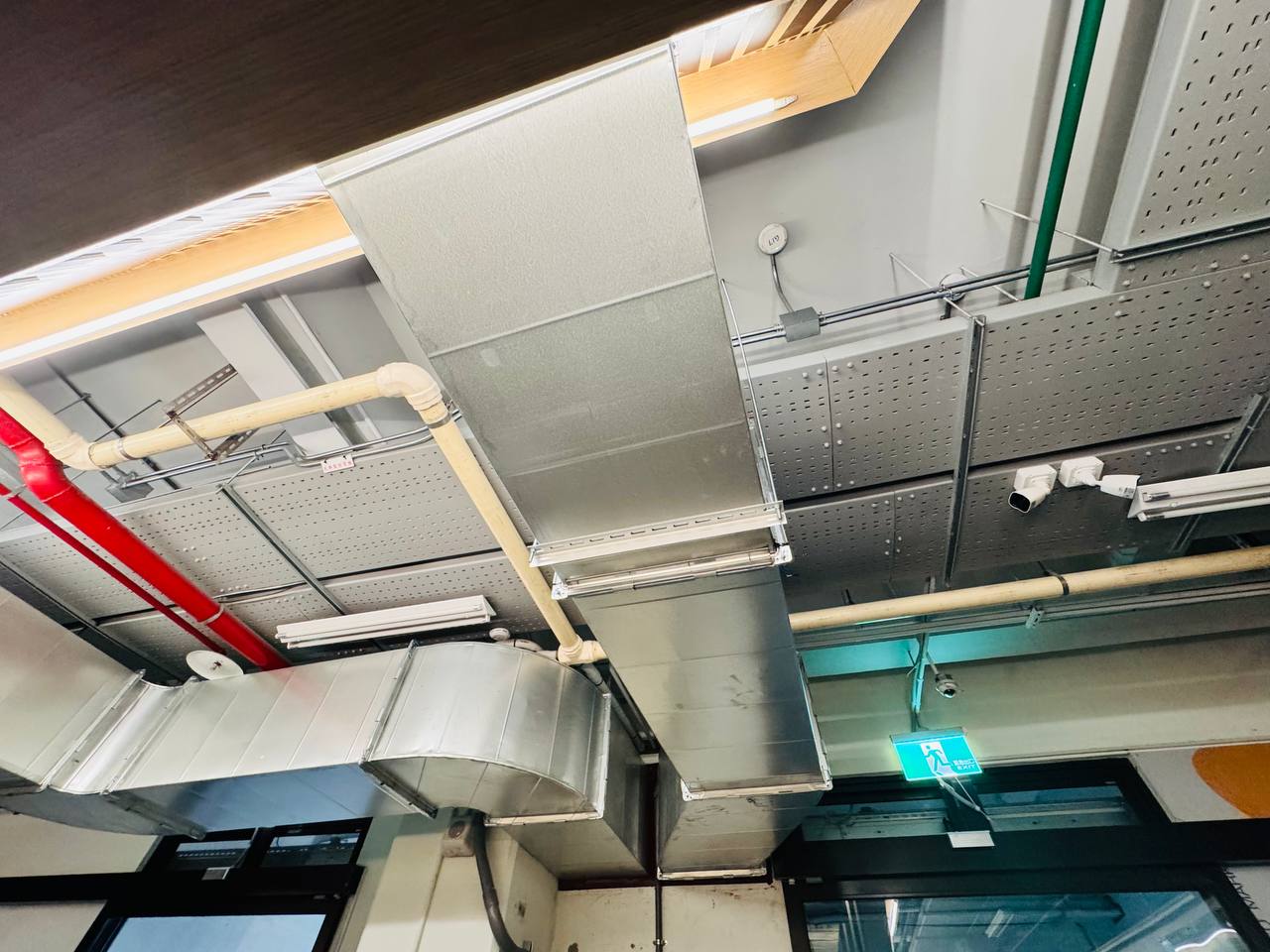 五股公有市場 室內主風管匯集轉室外